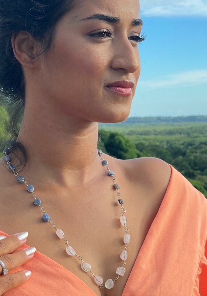 colar artesanal, pedras naturais, quartzo rosa, azurita, cura emocional, intuição espiritual, expansão da consciência